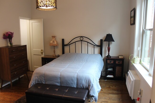 Bedroom - 2010 Kalorama Rd NW