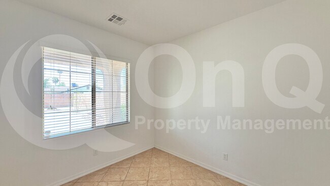 Building Photo - 730 N Robins Way