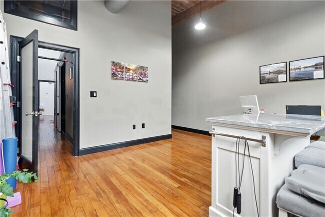 Building Photo - 1117 Douglas Ave