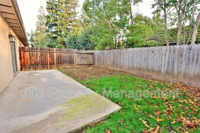 Building Photo - 8128 Sunrise E Way