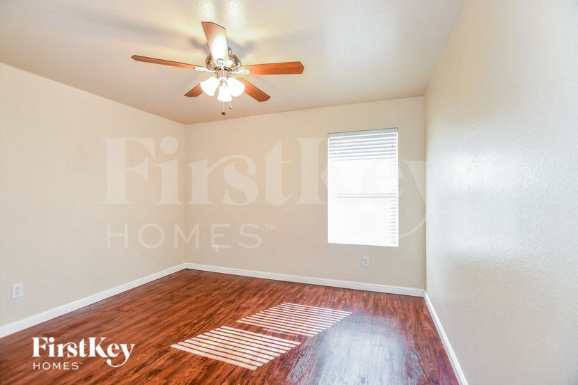 Building Photo - 12325 Arbor Lake Rd