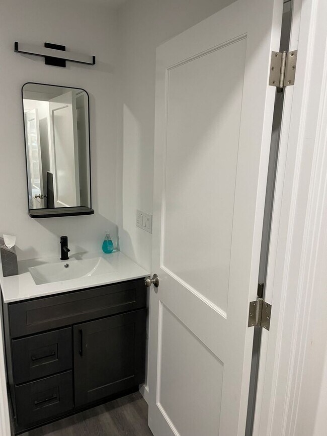 Building Photo - Viewing Schedule: Please call Shami at (415) 225-2543 to schedule a viewing.