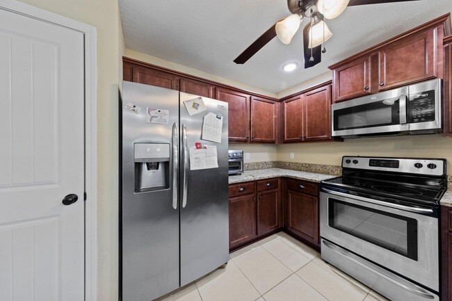 Building Photo - 876 Fairview Dr