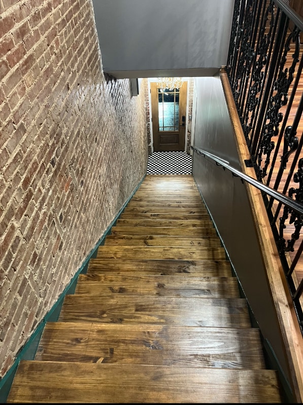 Building Photo - 106 3rd Ave W