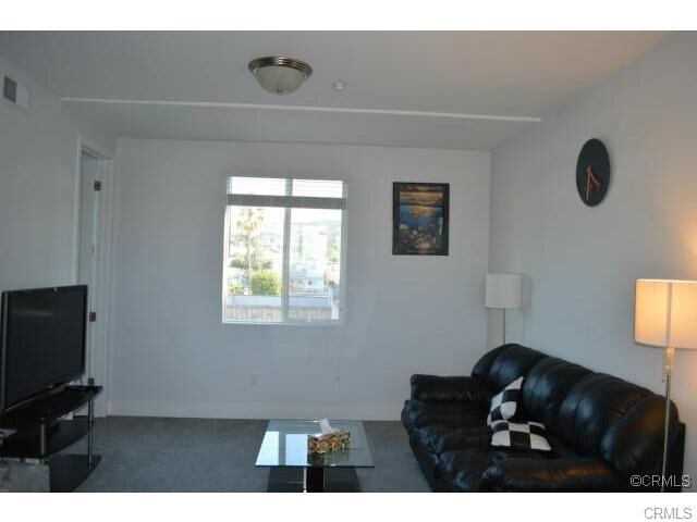 Building Photo - 408 Avenida Santa Barbara