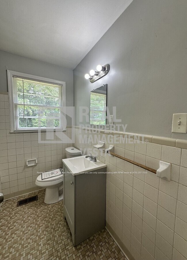 Building Photo - 3257 Ohara Dr S