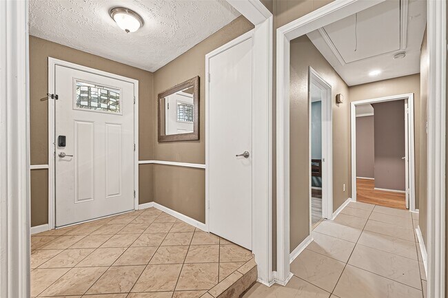 Building Photo - 13702 Ella Lee Ln