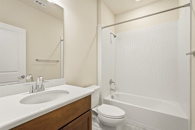 Building Photo - 4615 Bridgewood Dr