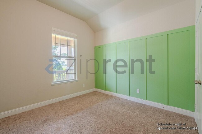 Building Photo - 18818 Lake Ridge Dr