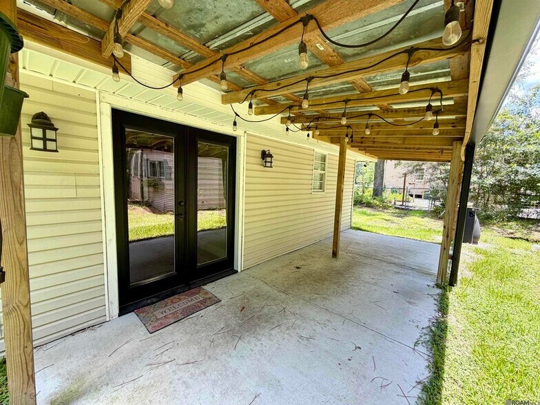 Building Photo - 26084 Pichon Rd