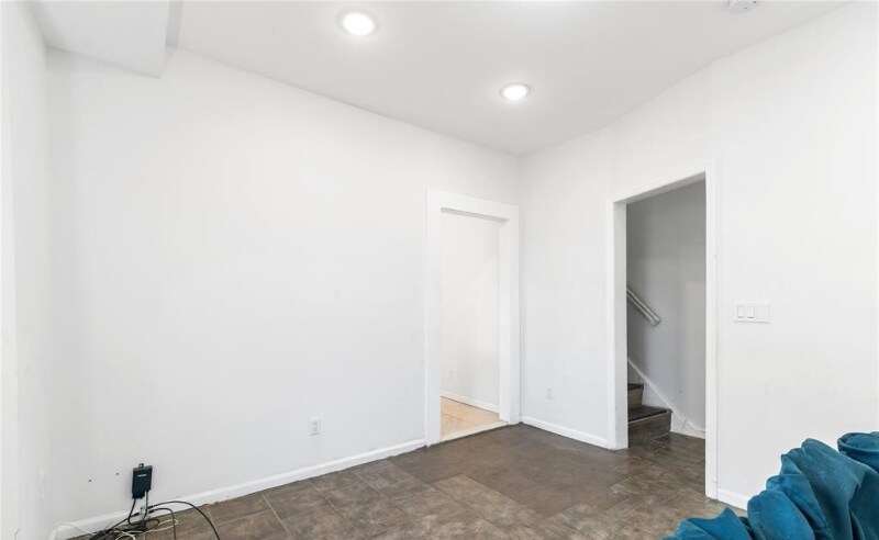 Building Photo - 27 Winans Ave