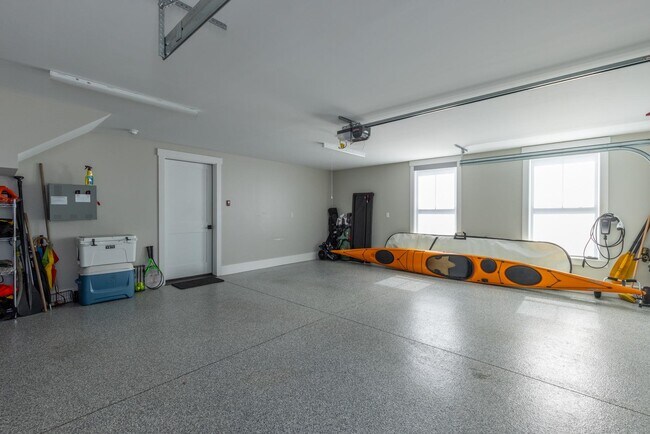 Building Photo - 28 Little Bay Dr