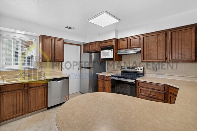 Building Photo - 9550 Colton Ave