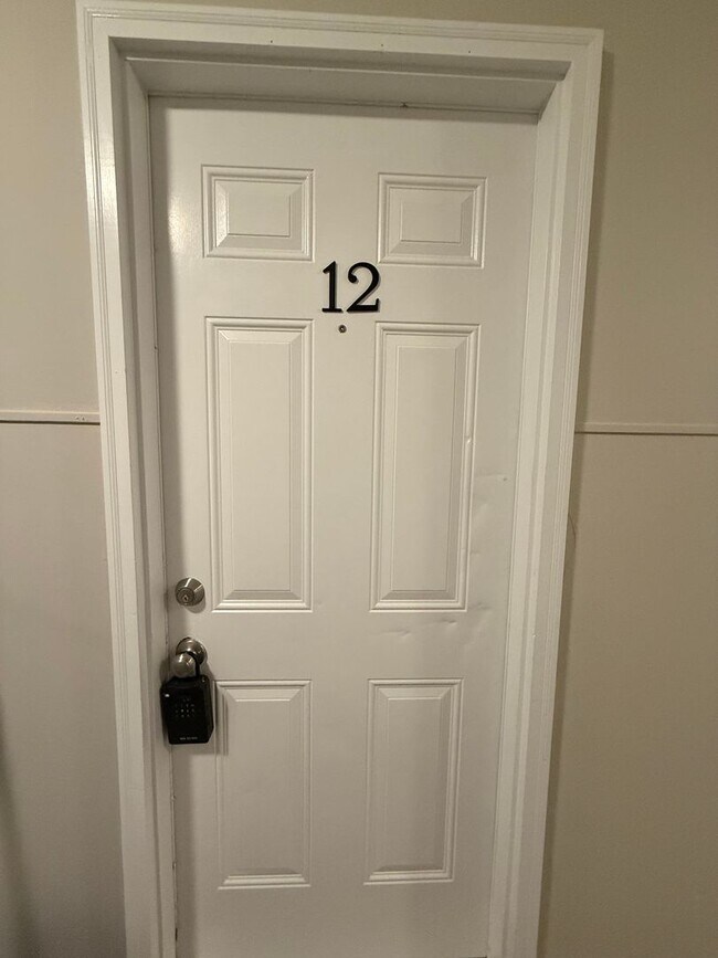 Building Photo - 2074 Fairmont Ct