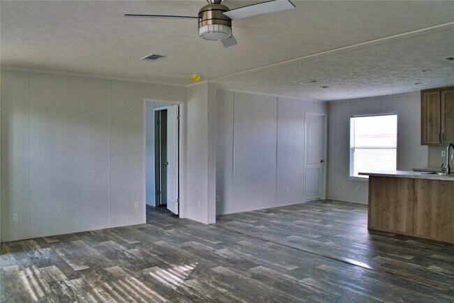 Building Photo - 5323 Green Ln