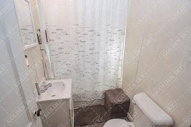 Building Photo - 2605 N Maplewood Ave