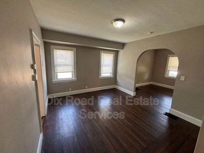 Building Photo - 3701 Iona Ave