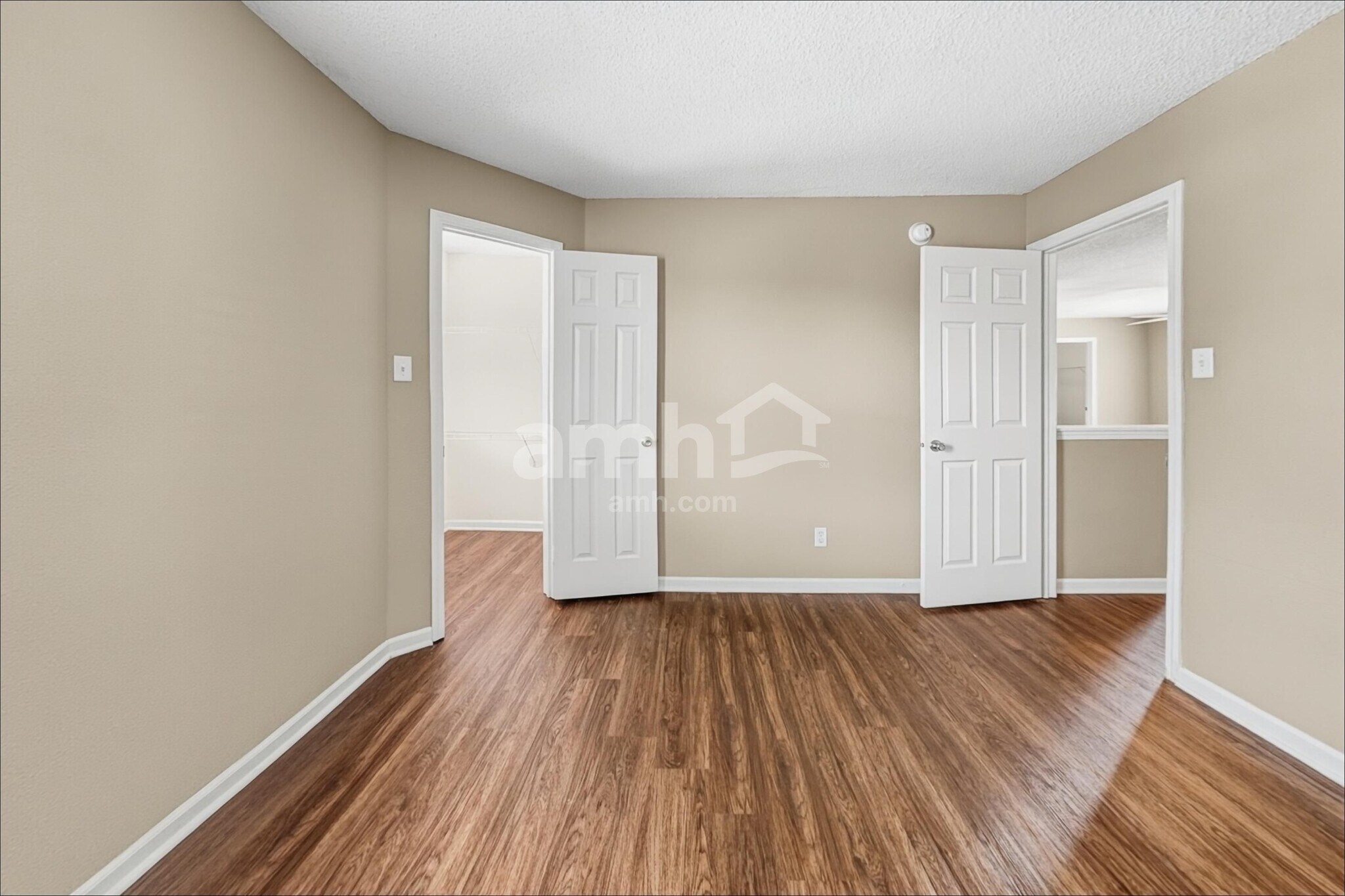 Building Photo - 10981 Clear Spring Dr