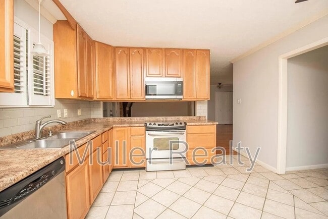 Building Photo - 10837 Dineen Dr