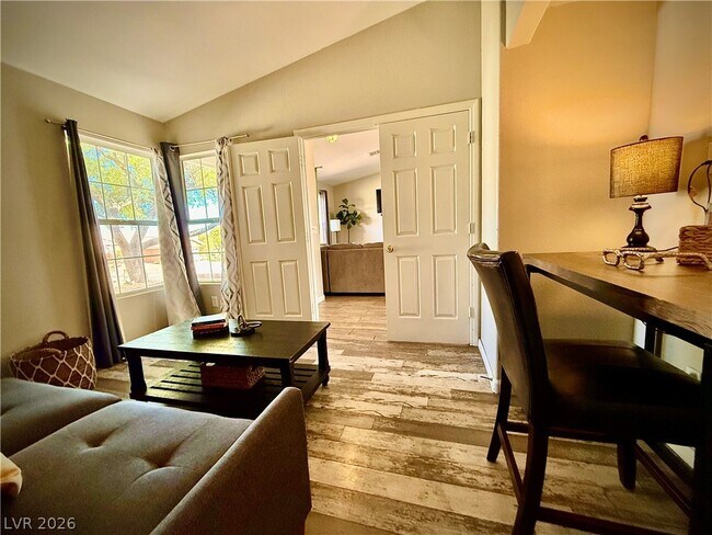 Building Photo - 2033 Riderwood Ave