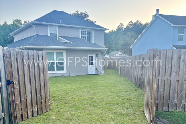 Building Photo - AVAILABLE BY JULY 15