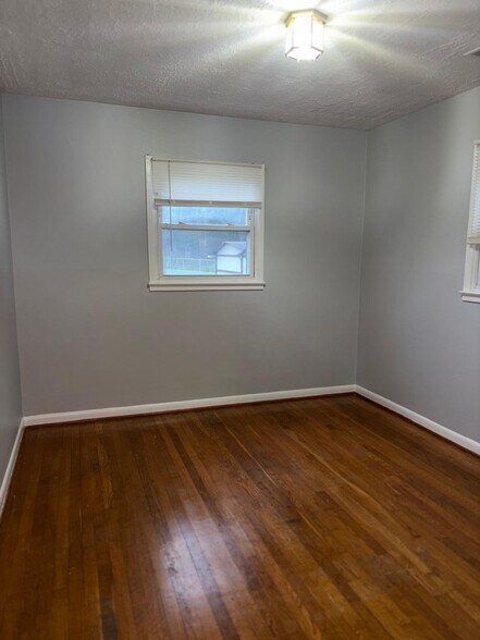 Building Photo - 13430 Pinetree Dr