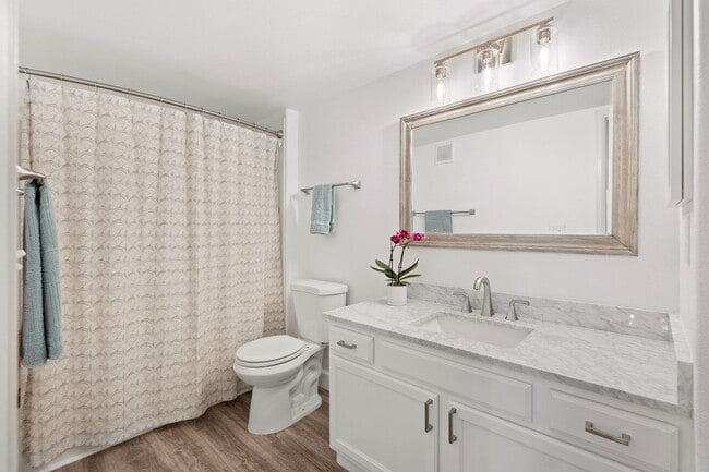 Building Photo - Best 2 Bed, 2 Bath Condo in Willow Ranch.