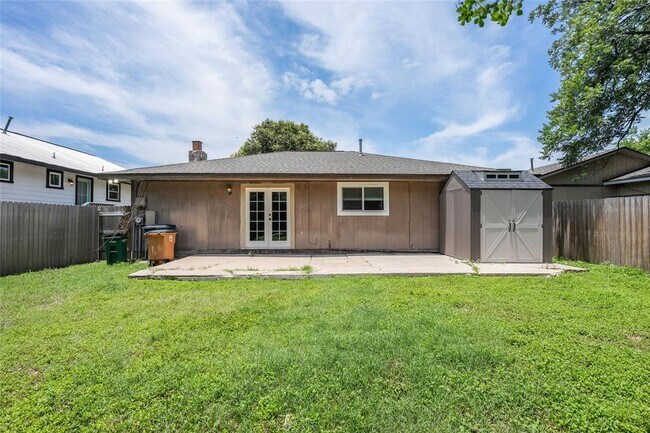 Building Photo - 1153 Brookswood Ave