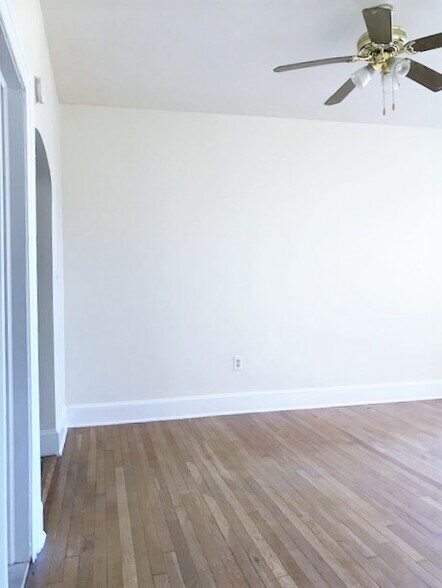 Building Photo - 2315 N Charles St