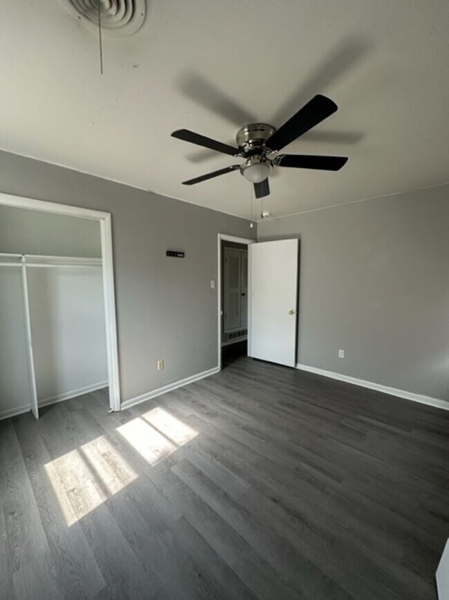 Building Photo - 2818 S 39th St