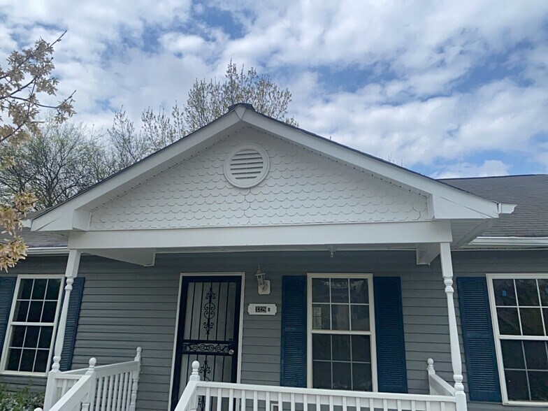 Building Photo - 3329D Moorewood Dr