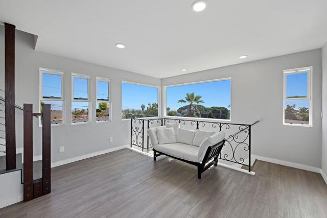 Building Photo - 2440 Dunstan St