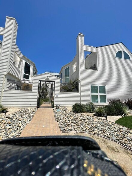 Building Photo - 7585 Eads Ave