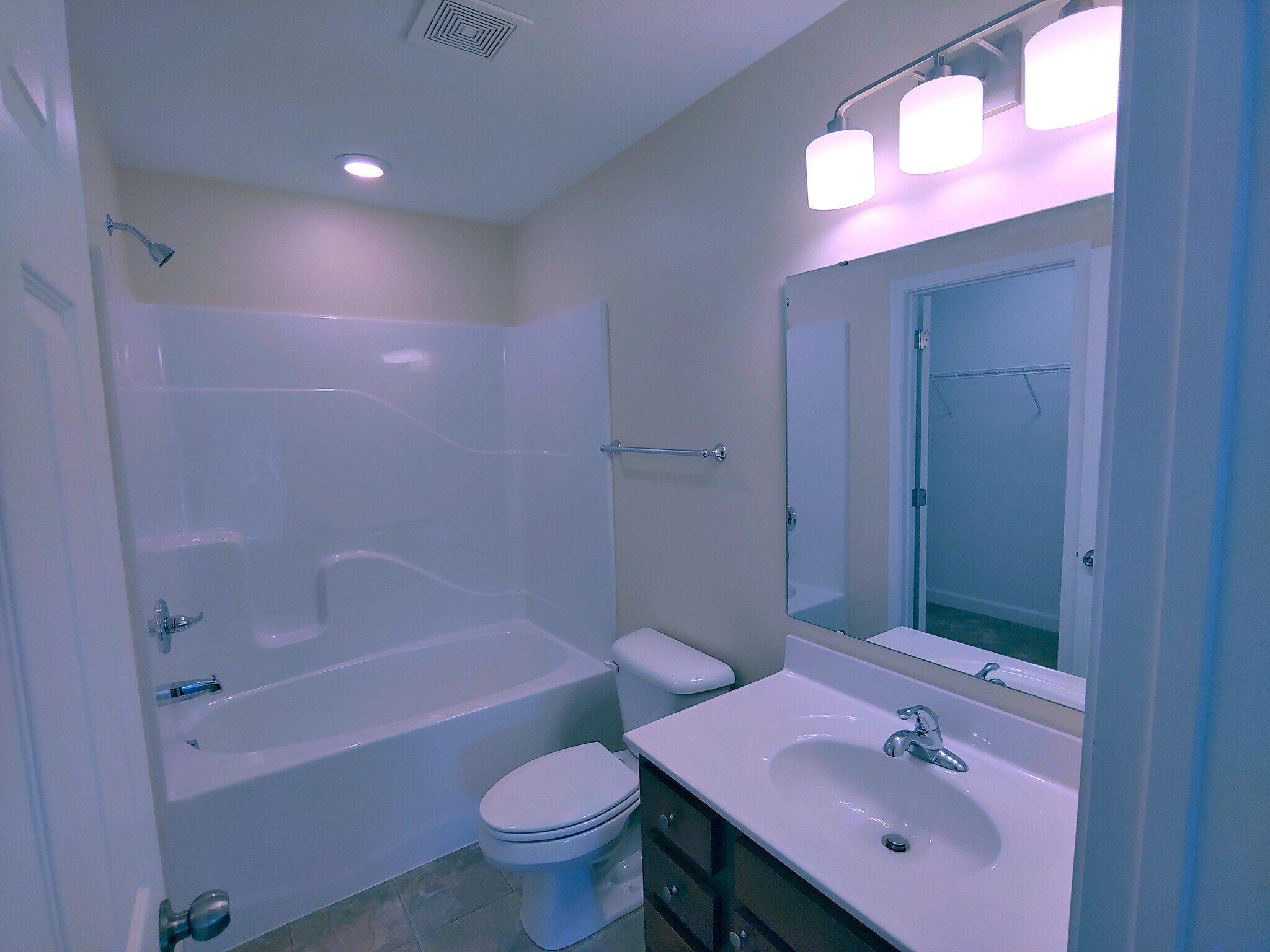 Master bath - 7762 Knue Rd