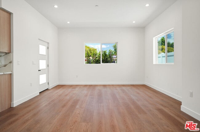 Building Photo - 7642 Orion Ave