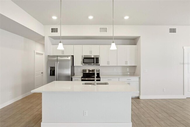 Building Photo - 870 Columbia St