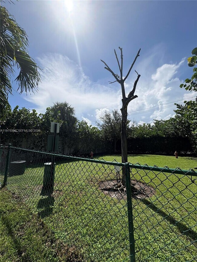 Building Photo - 1045 NE 18th Ave