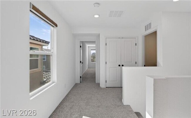 Building Photo - Gorgeous , 5 bedroom /3 Bath  with huge backyard finished with pavers! Great location!