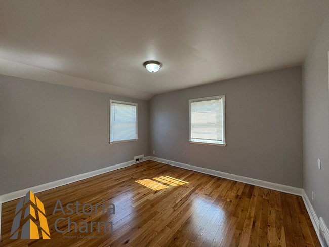 Building Photo - Warm & Welcoming 3 Bed, 2 Bath Home with C...
