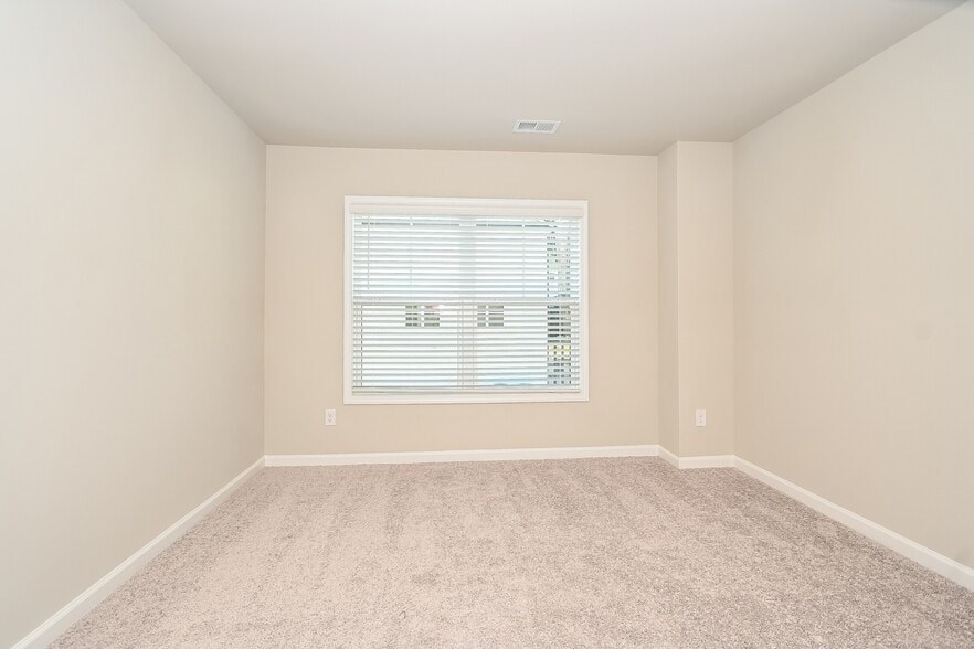 Building Photo - 786 Calvin Pk Dr