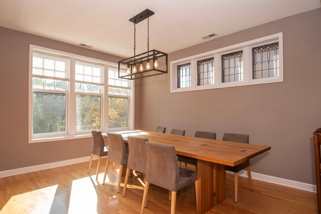 Building Photo - 1216 E Hyde Park Blvd