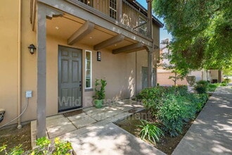 Building Photo - 400 Regatta Ln