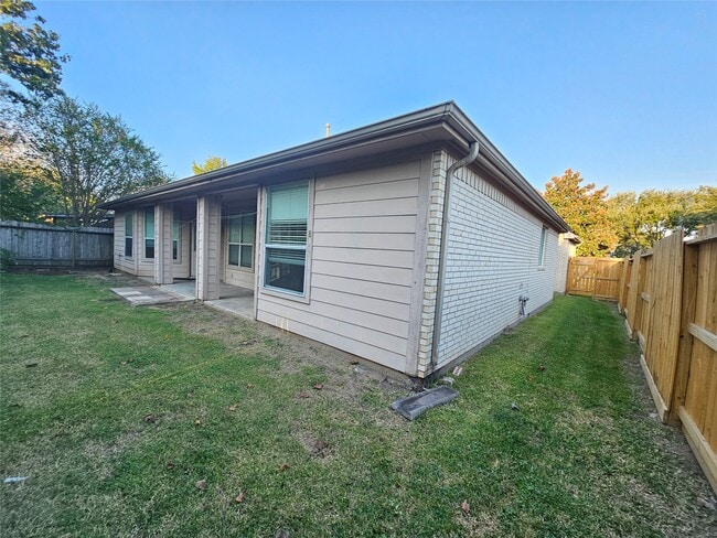 Building Photo - 201 Cedar Branch Dr