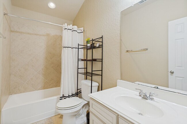 Building Photo - GORGEOUS 5-BEDROOM IN TRIANA SUBDIVISION