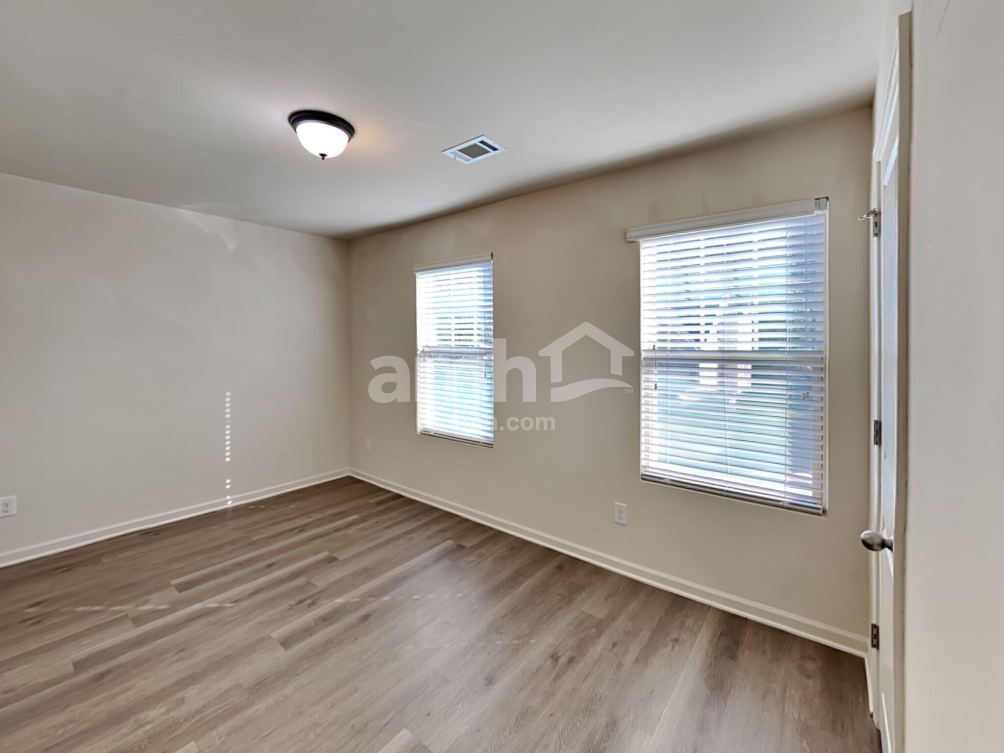 Building Photo - 4025 Clay Ct SE