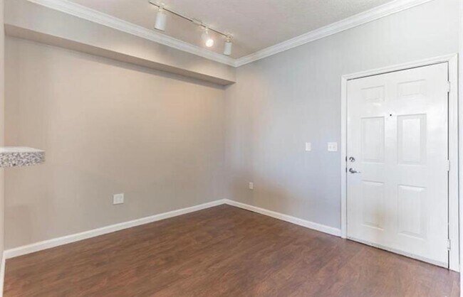 Building Photo - 533 NE 3rd Ave