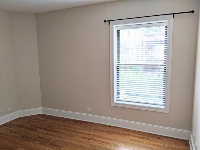 Building Photo - 908 Reba Pl