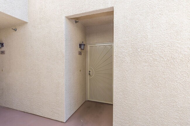 Building Photo - Beautiful 2-Bedroom, 2-Bath Condo in Gated...