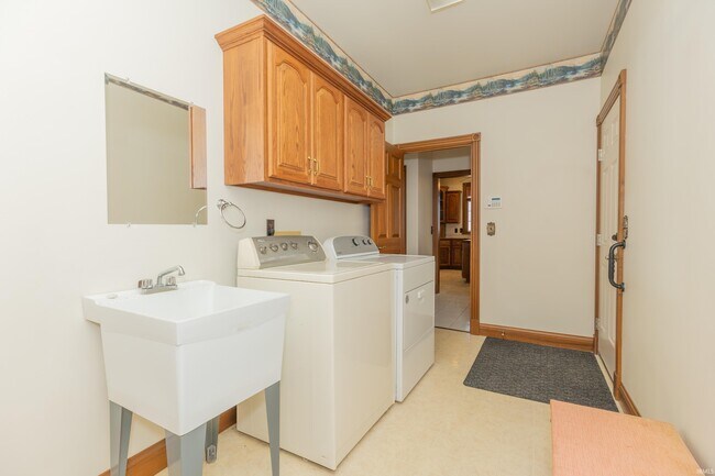 Building Photo - 2155 Durlin Rd