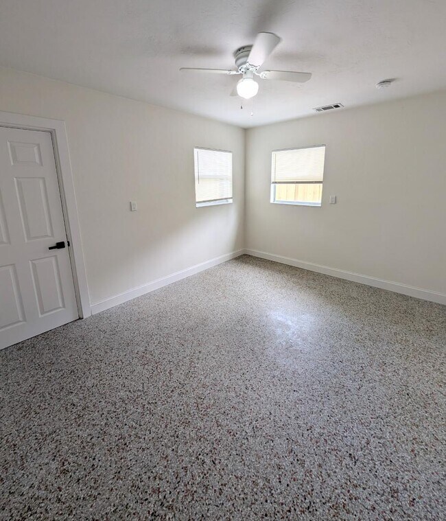 Building Photo - 124 146th Ave E